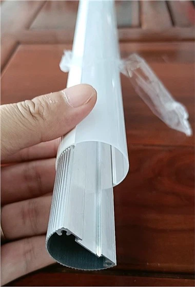 אור לול תרנגולות מופעל על ידי שמש עם טיימר